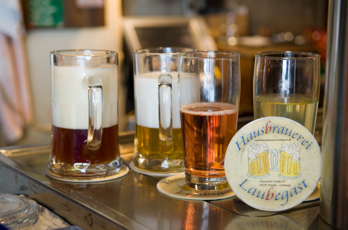 unfiltriertes Bier und selbst gebraute Fassbrause der Hausbrauerei Laubegast in Dresden
