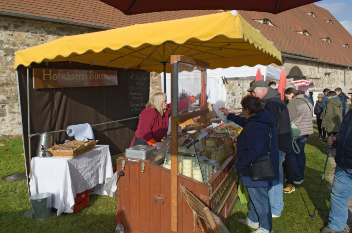 Marktstand der Hofkäserei Büttner aus Hohenleuben (Thüringen)