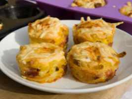 Gebackene Makkaroni-Kassler-Muffins als Fingerfood oder Vorspeise