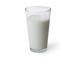 frische Milch im Milchglas