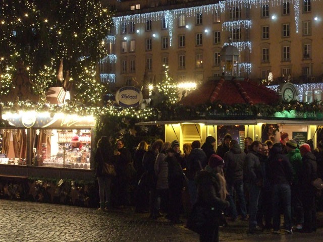 Glühweinstand auf dem Striezelmarkt in Dresden