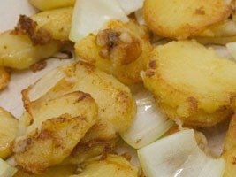 perfekte Bratkartoffeln mit Zwiebeln braten