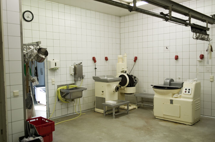 Fleischkutter, Wurstbefüllmaschine in der Fleischerei Schlachterei in Dresden